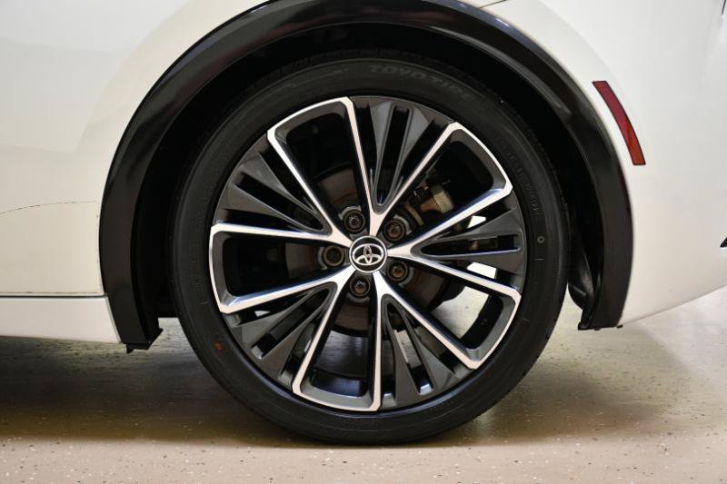 Used 2023 Toyota Prius XLE FWD image 11