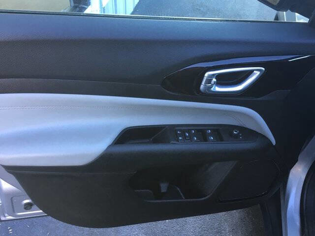 Used 2022 Jeep Compass Limited image 12