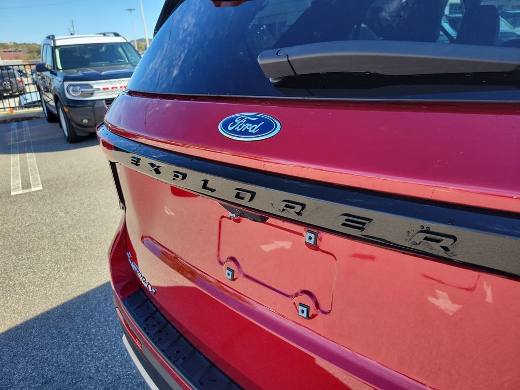 Used 2025 Ford Explorer Platinum image 7
