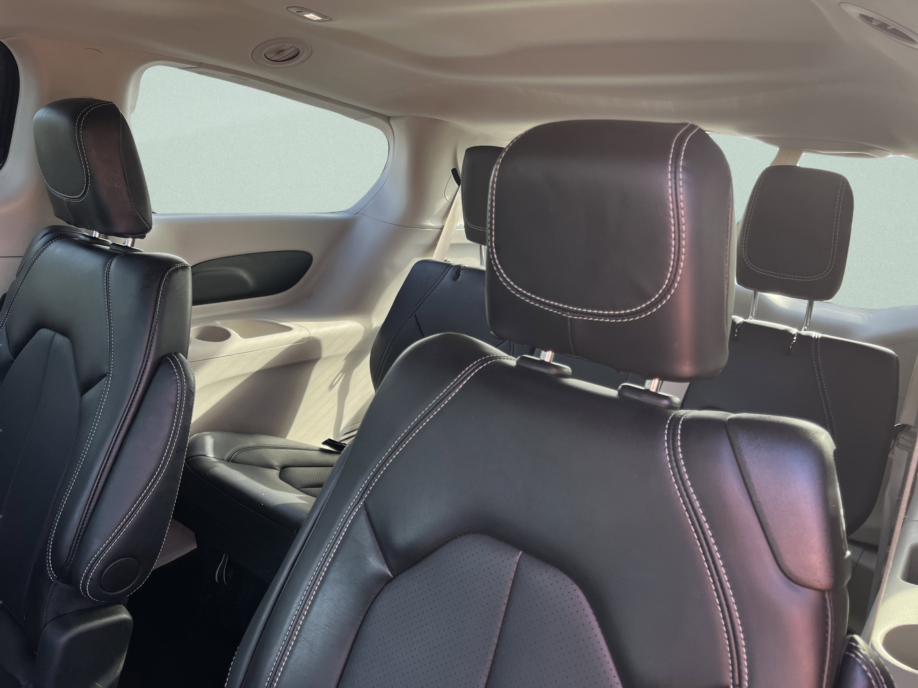 Used 2024 Chrysler Pacifica Touring-L image 23