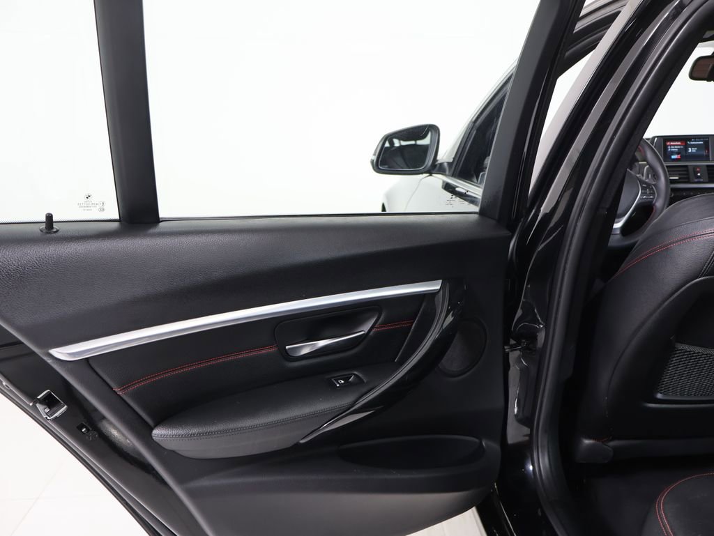Used 2018 BMW 330i xDrive Sedan w/ Convenience Package image 23