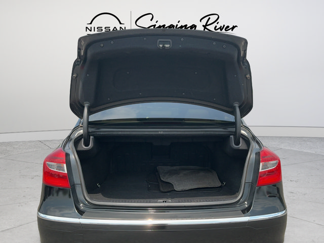 Used 2013 Hyundai Genesis 3.8 RWD image 25