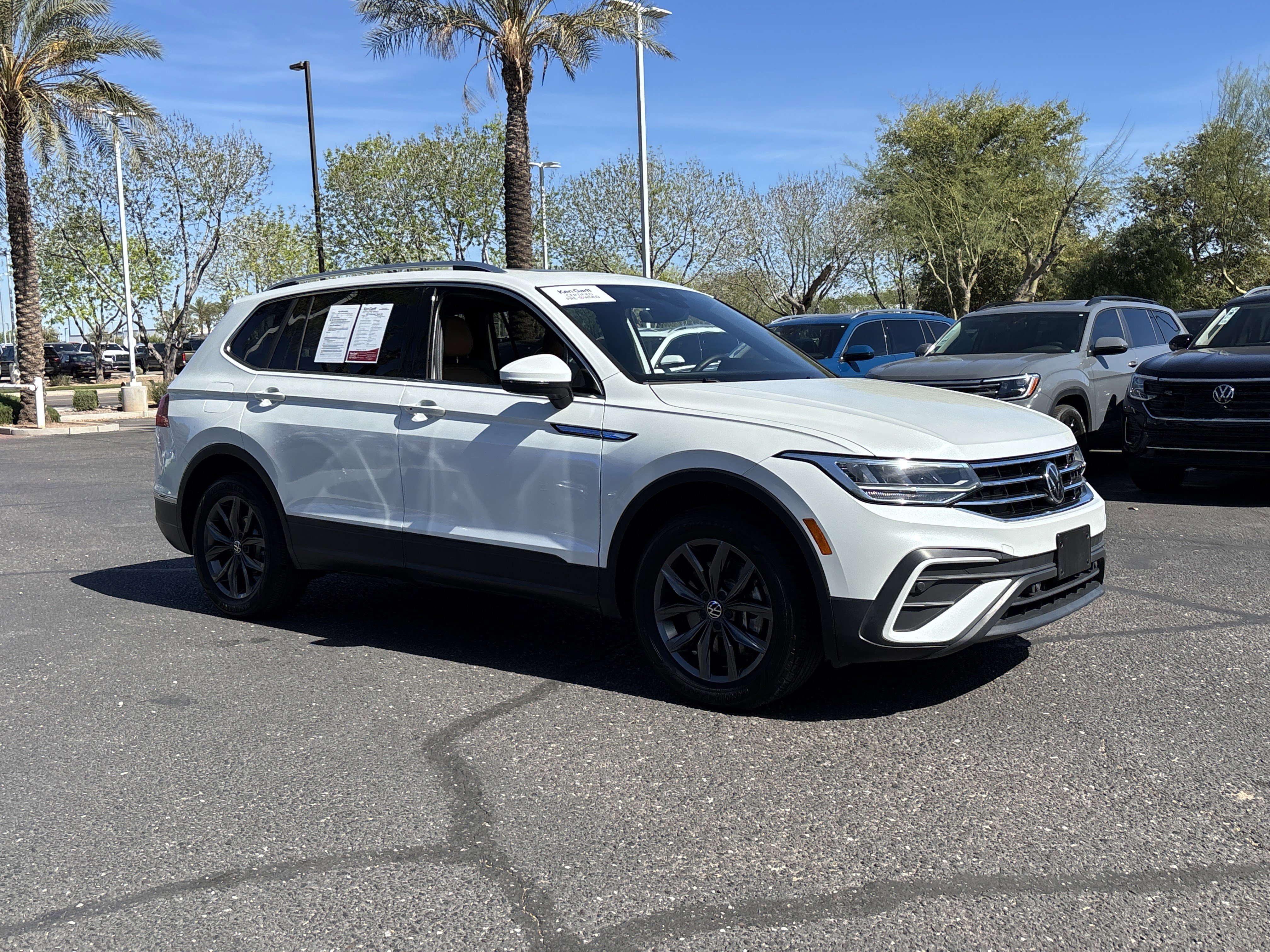 Used 2023 Volkswagen Tiguan SE w/ Panoramic Sunroof Package image 6