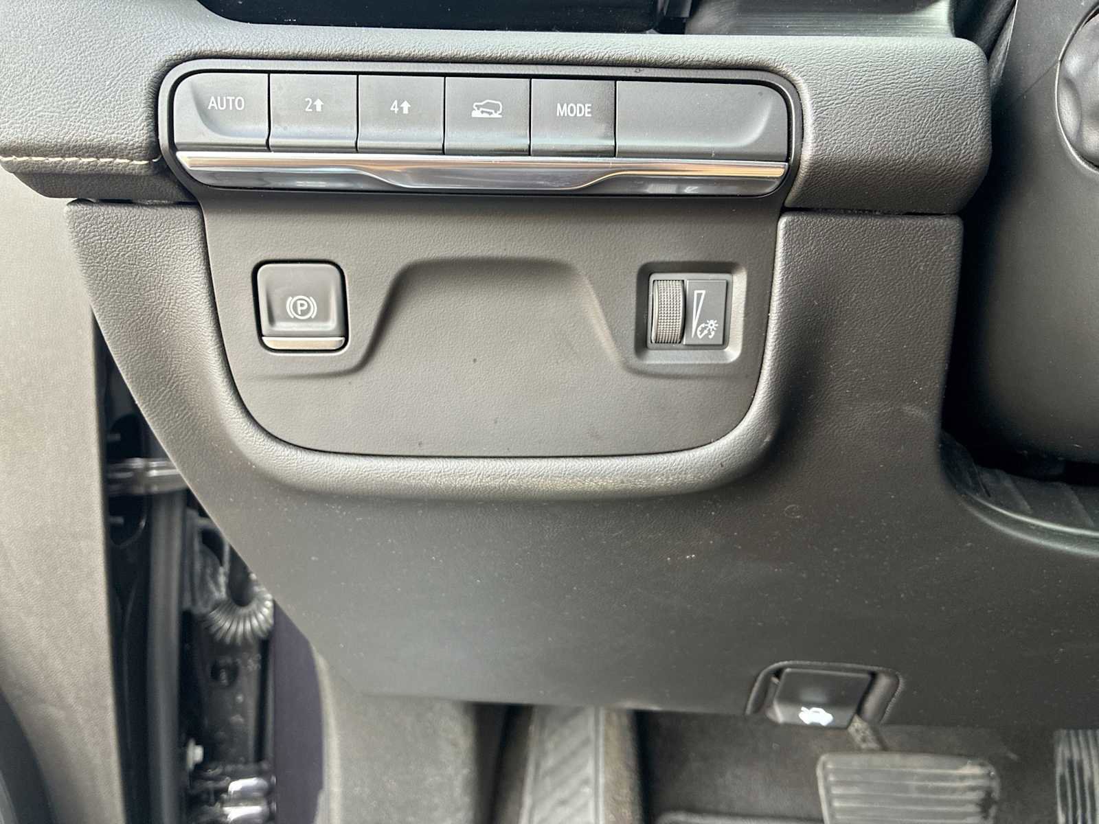 Certified 2024 Cadillac Escalade ESV Luxury image 18