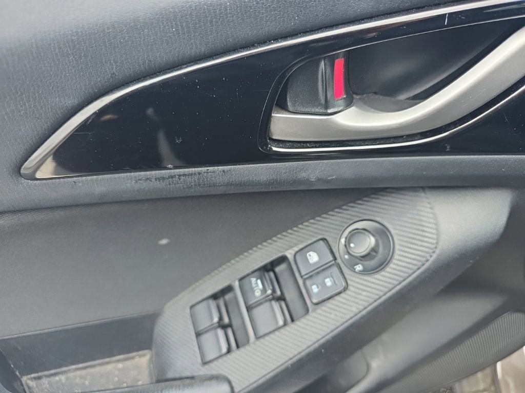Used 2016 MAZDA MAZDA3 i Touring image 21