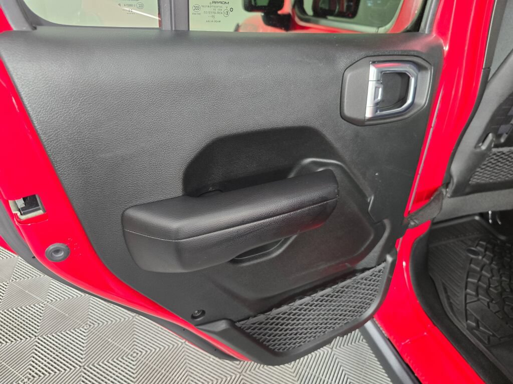 Used 2021 Jeep Wrangler Unlimited Rubicon AWD/4WD image 35