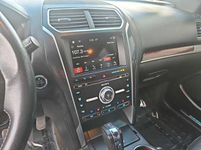 Used 2017 Ford Explorer Platinum image 19