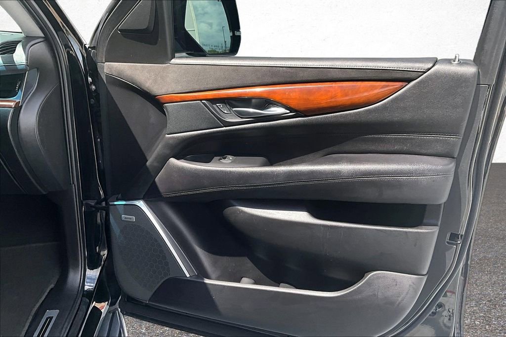 Used 2019 Cadillac Escalade Luxury image 30