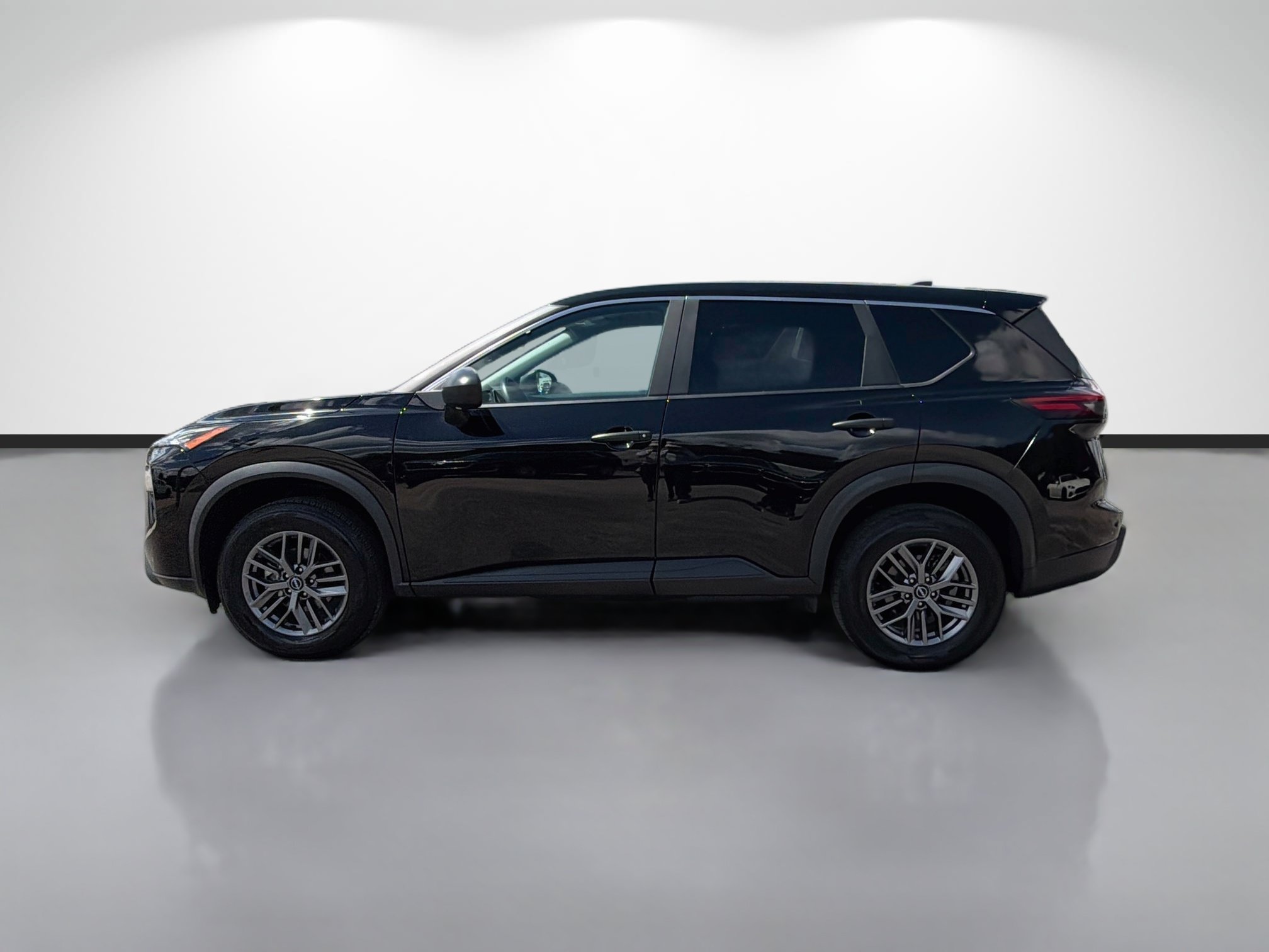 Used 2024 Nissan Rogue S AWD/4WD image 6
