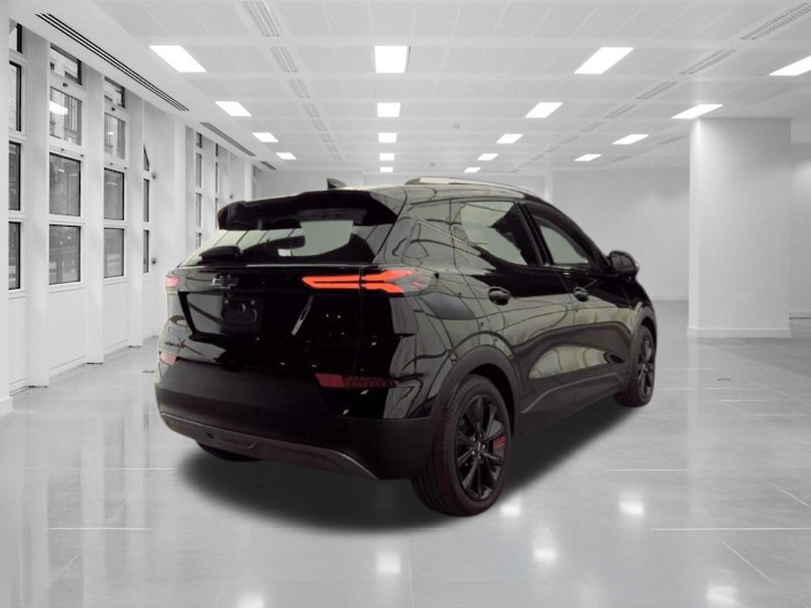 Used 2023 Chevrolet Bolt EUV LT w/ Convenience Package FWD image 4
