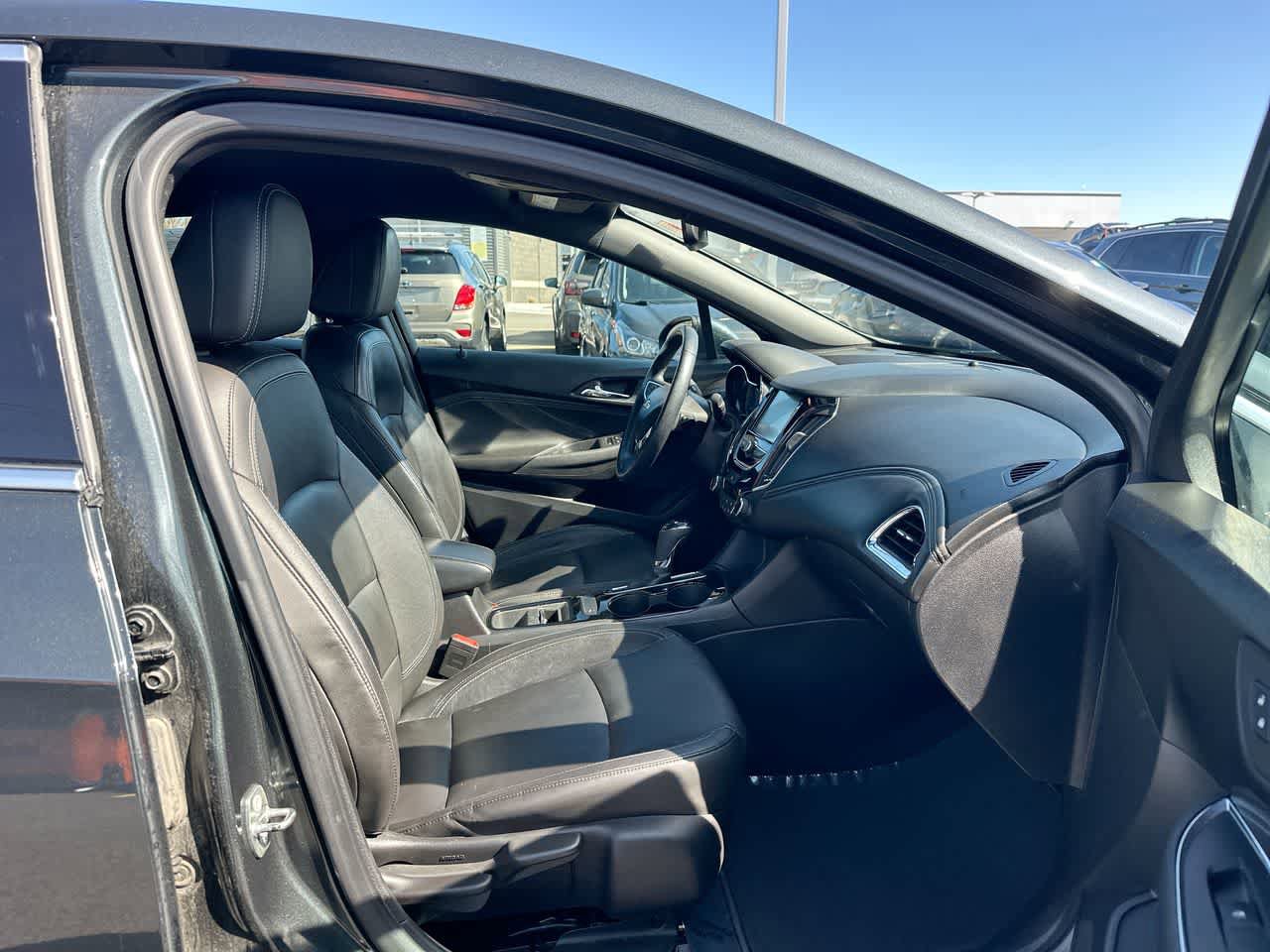 Used 2018 Chevrolet Cruze Premier w/ RS Package image 26