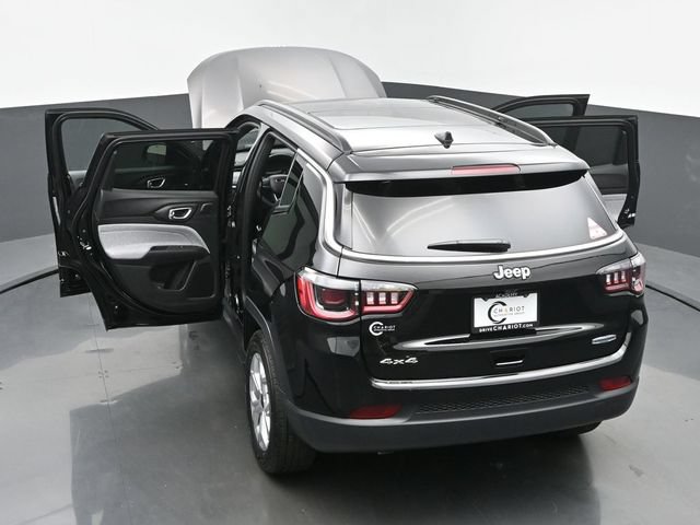 New 2025 Jeep Compass Latitude w/ Sun & Sound Group AWD/4WD image 64