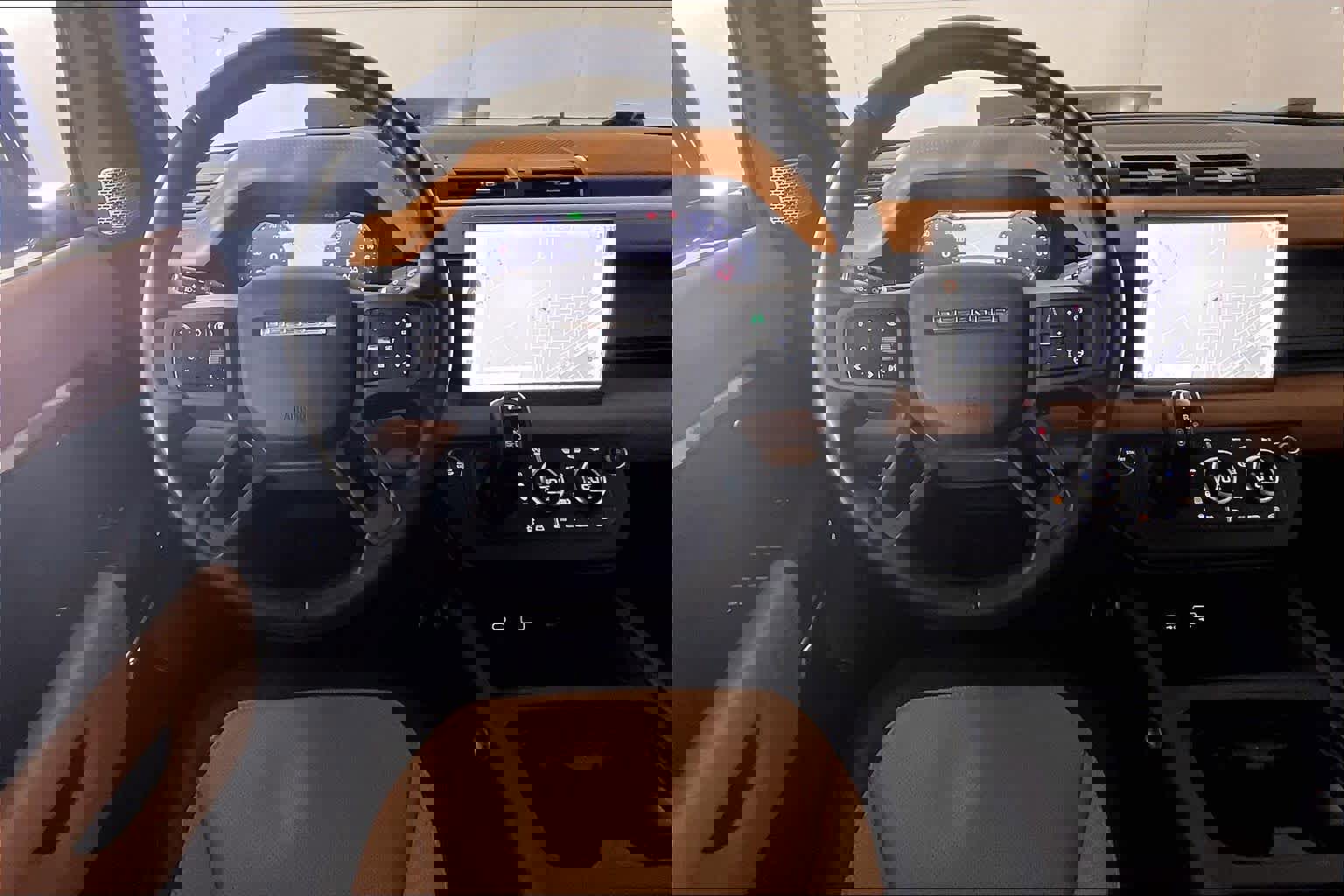 Used 2024 Land Rover Defender 130 X-Dynamic SE image 6