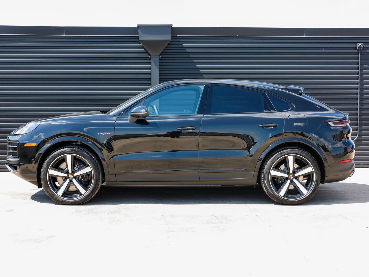 New 2026 Porsche Cayenne E-Hybrid Coupe AWD/4WD image 2