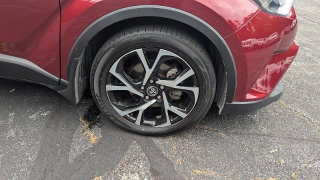 Used 2018 Toyota C-HR XLE FWD image 11