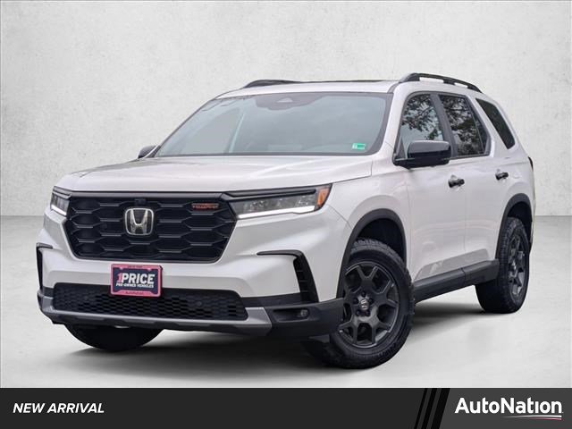 Used 2025 Honda Pilot TrailSport image 1