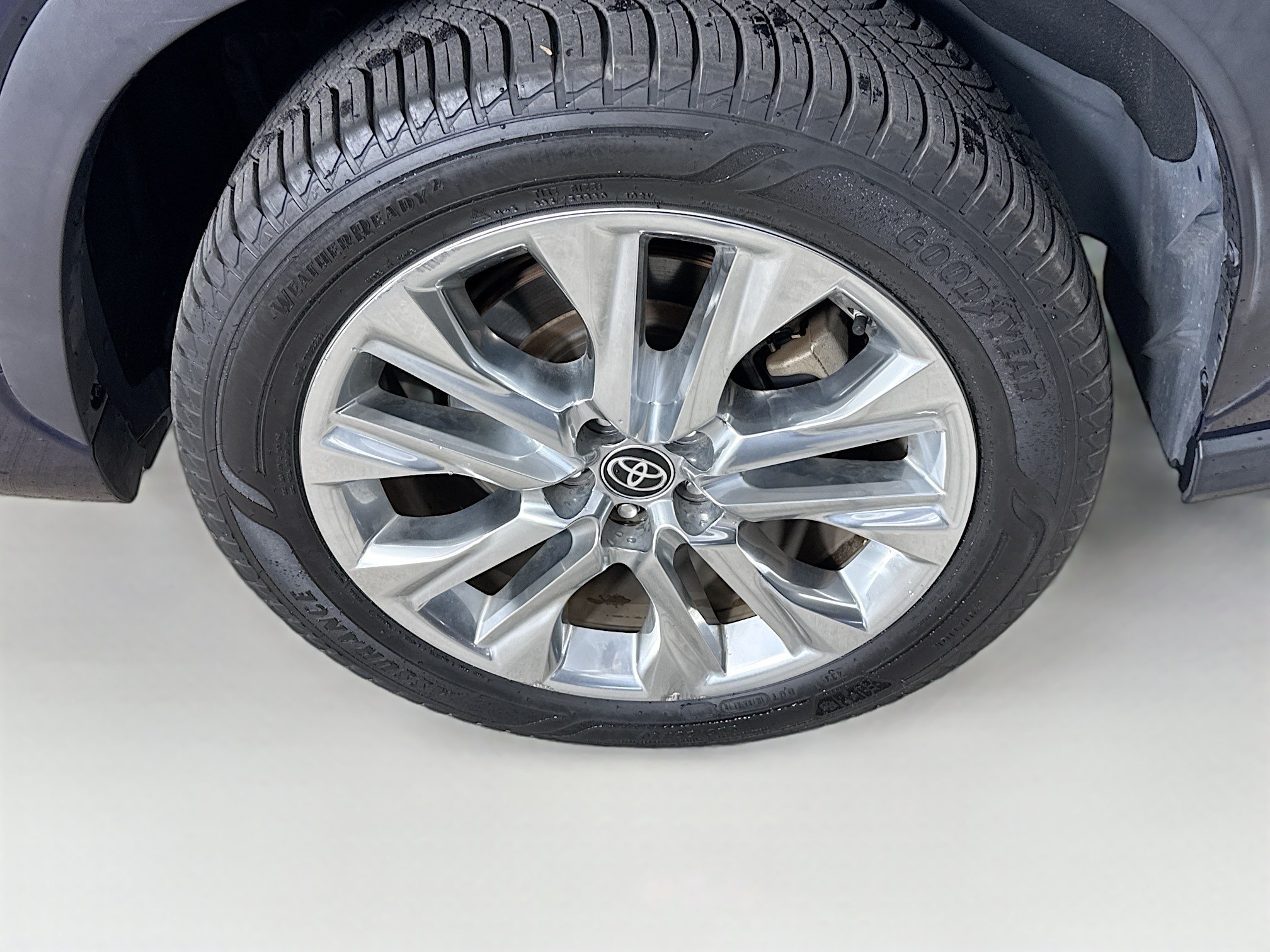 Used 2021 Toyota Highlander Limited FWD image 40
