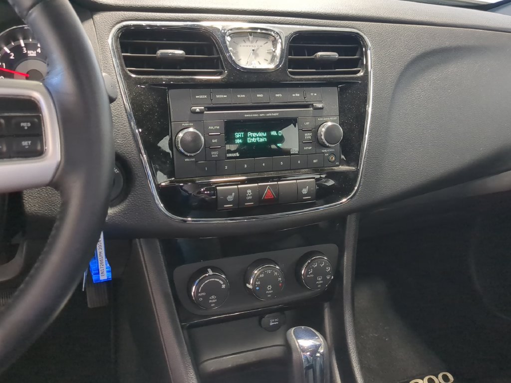 Used 2014 Chrysler 200 Limited FWD image 31