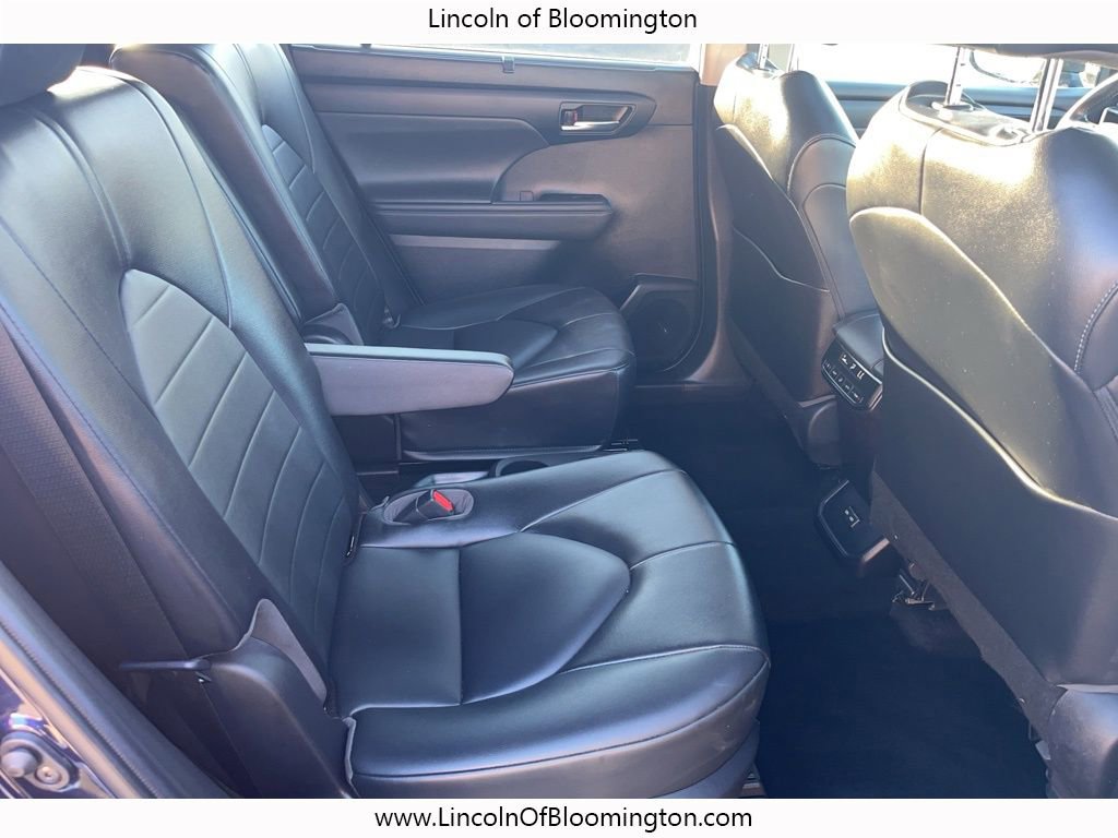 Used 2022 Toyota Highlander XLE image 16