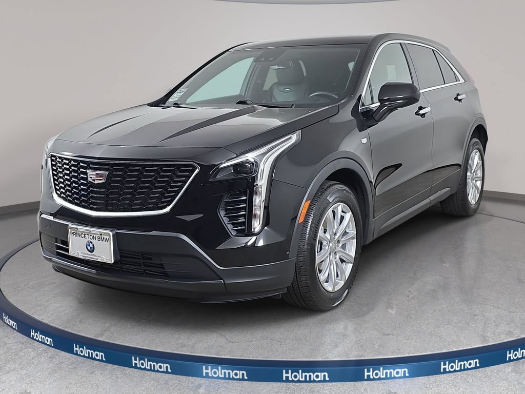 Used 2022 Cadillac XT4 Luxury w/ Cold Weather Package AWD/4WD image 1