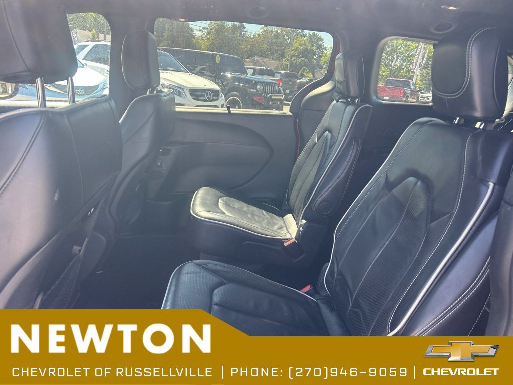 Used 2025 Chrysler Pacifica Limited FWD image 11