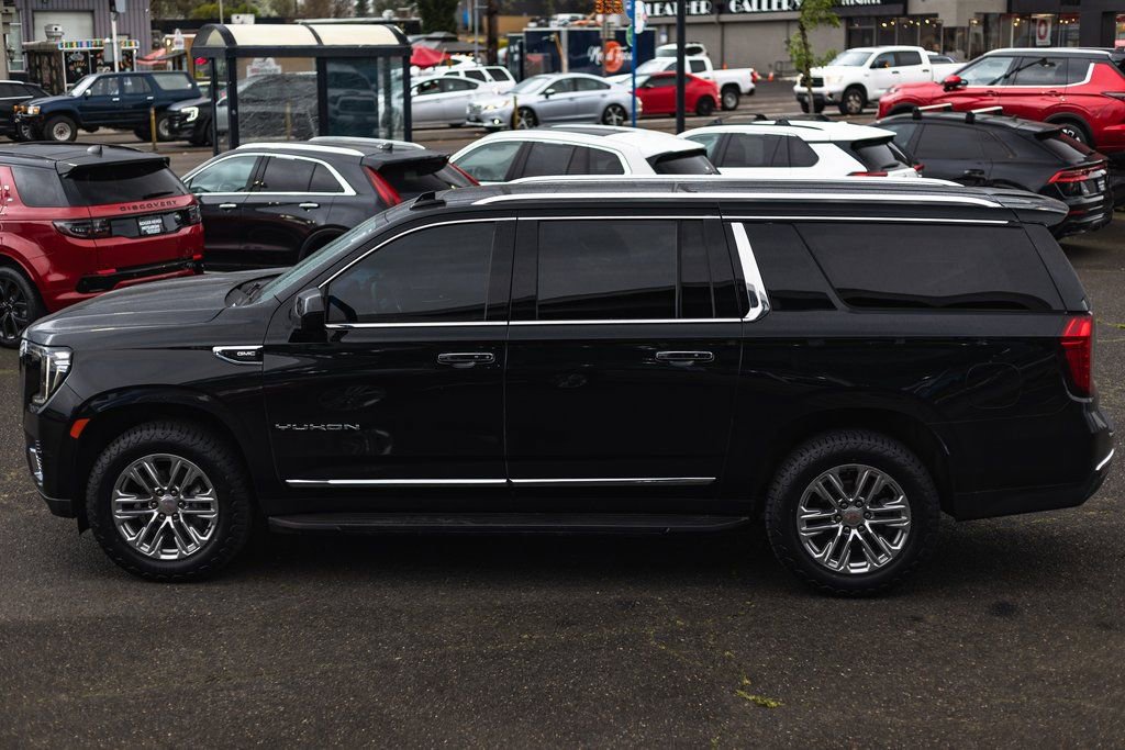Used 2023 GMC Yukon XL SLT AWD/4WD image 9