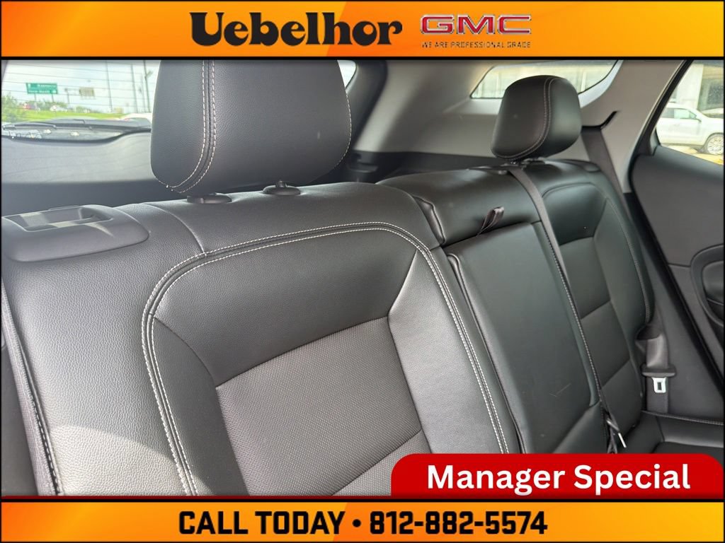 Used 2024 GMC Terrain SLT AWD/4WD image 5