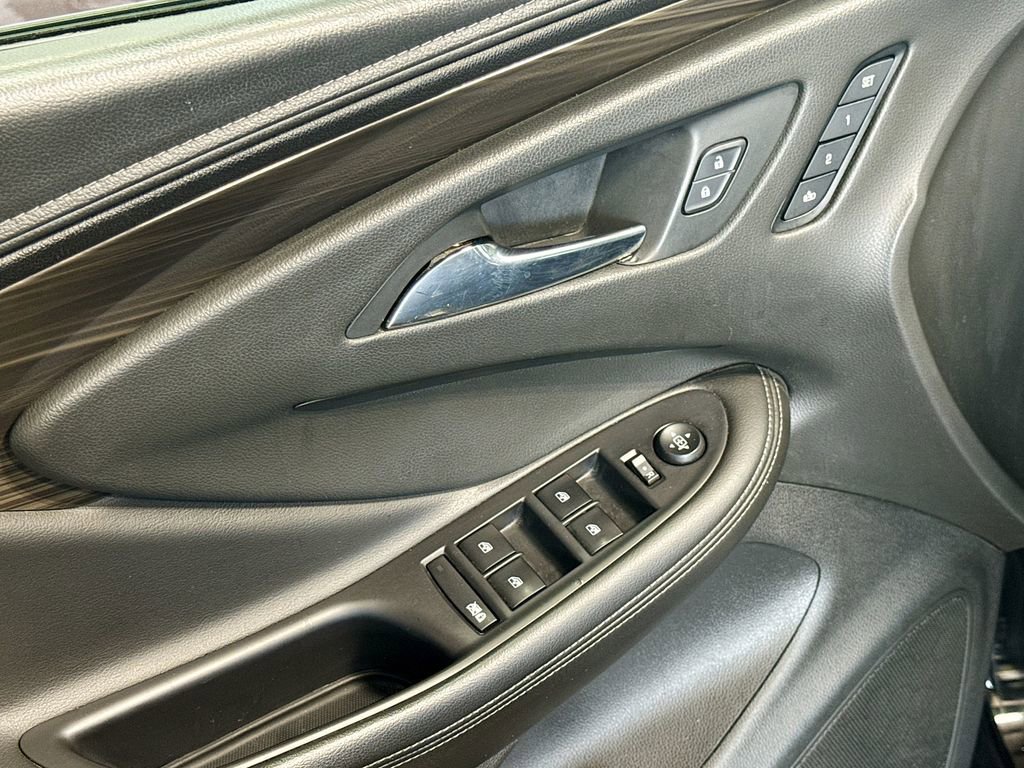 Used 2020 Buick Envision Essence FWD image 18