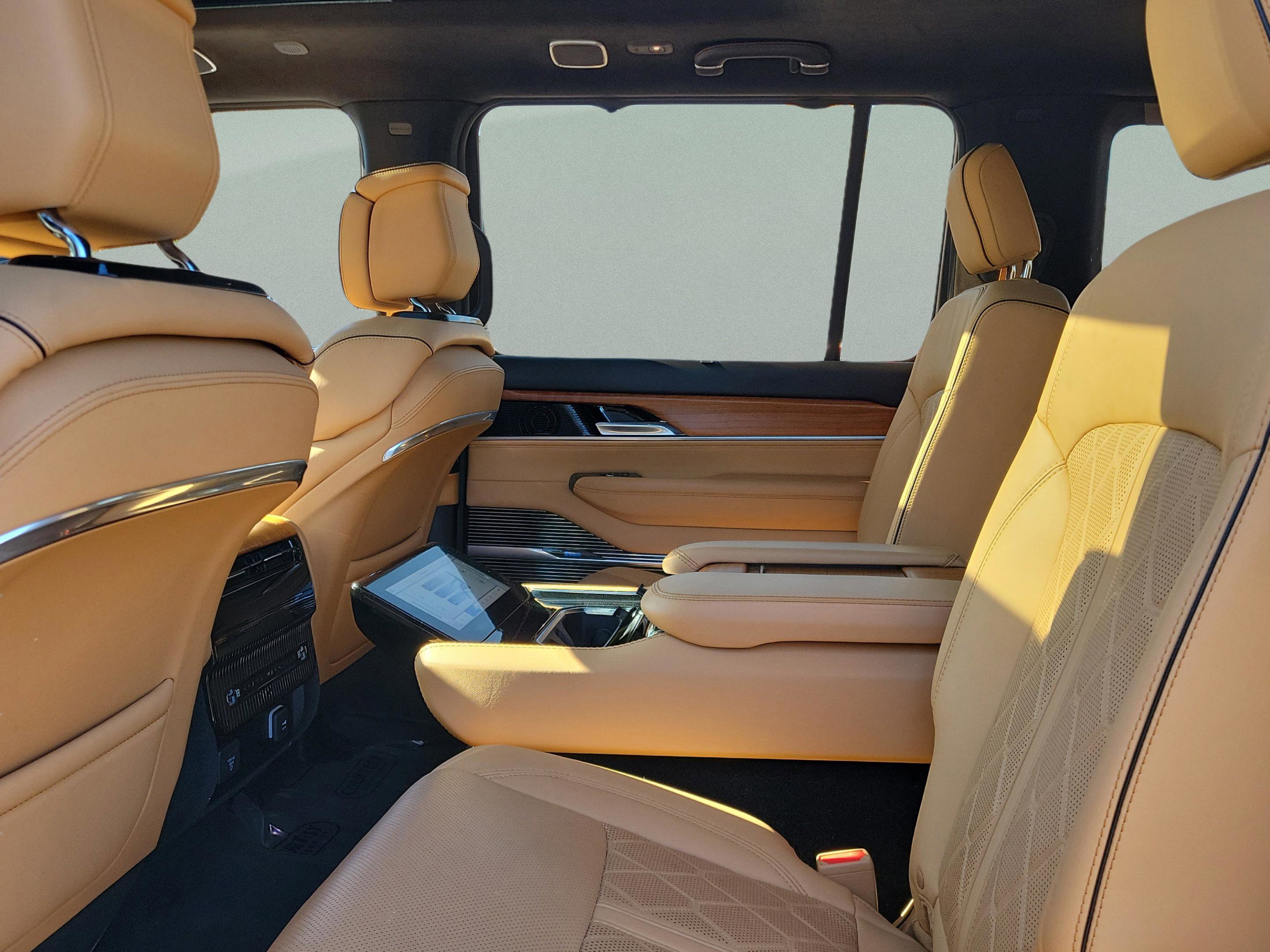 Used 2022 Jeep Grand Wagoneer Series III image 8