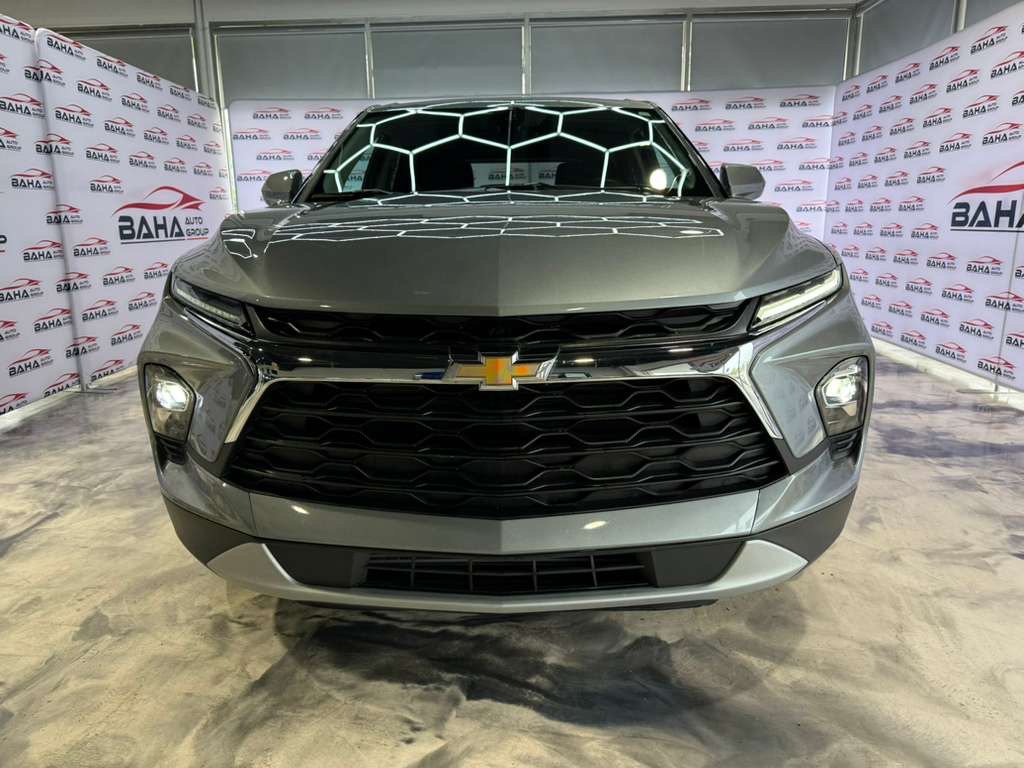 Used 2025 Chevrolet Blazer LT AWD/4WD image 3