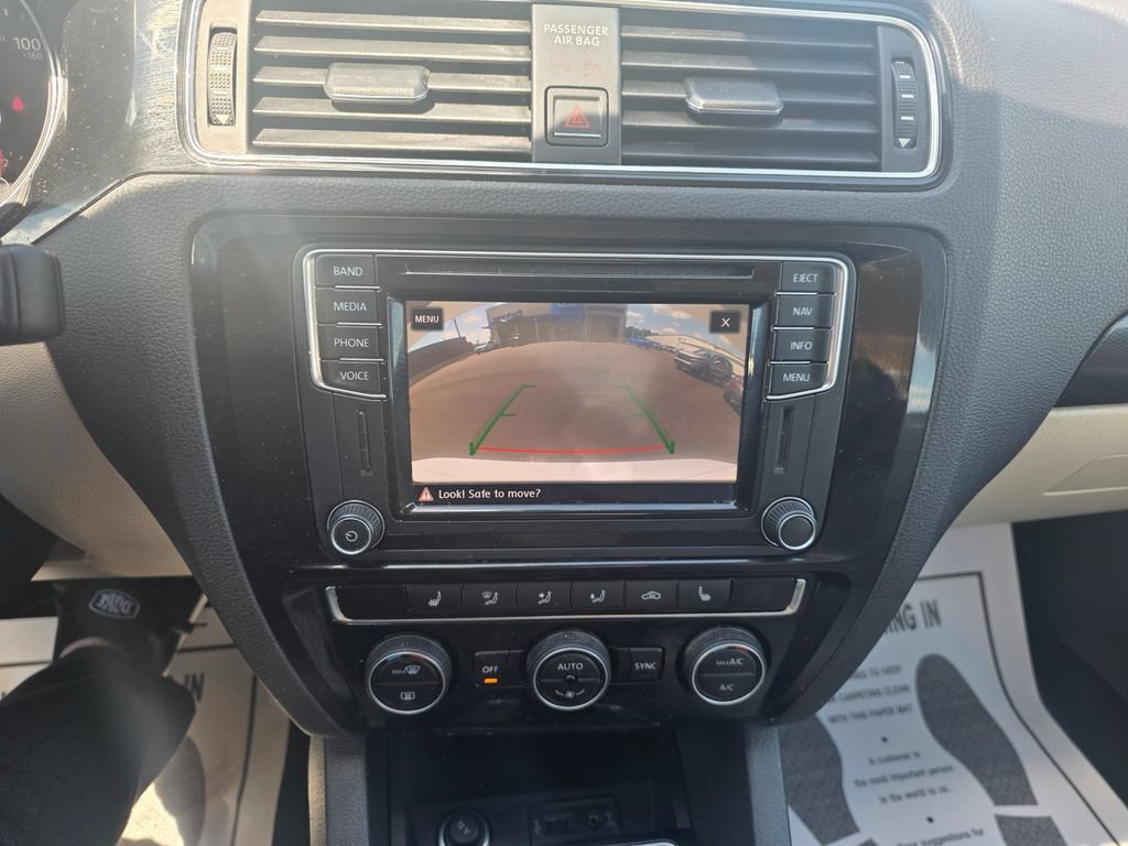 Used 2017 Volkswagen Jetta SEL FWD image 16