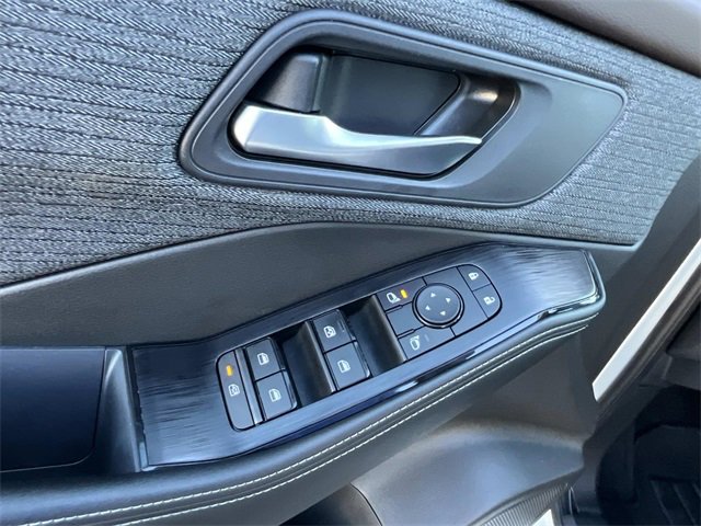 Used 2022 Nissan Rogue SV image 26