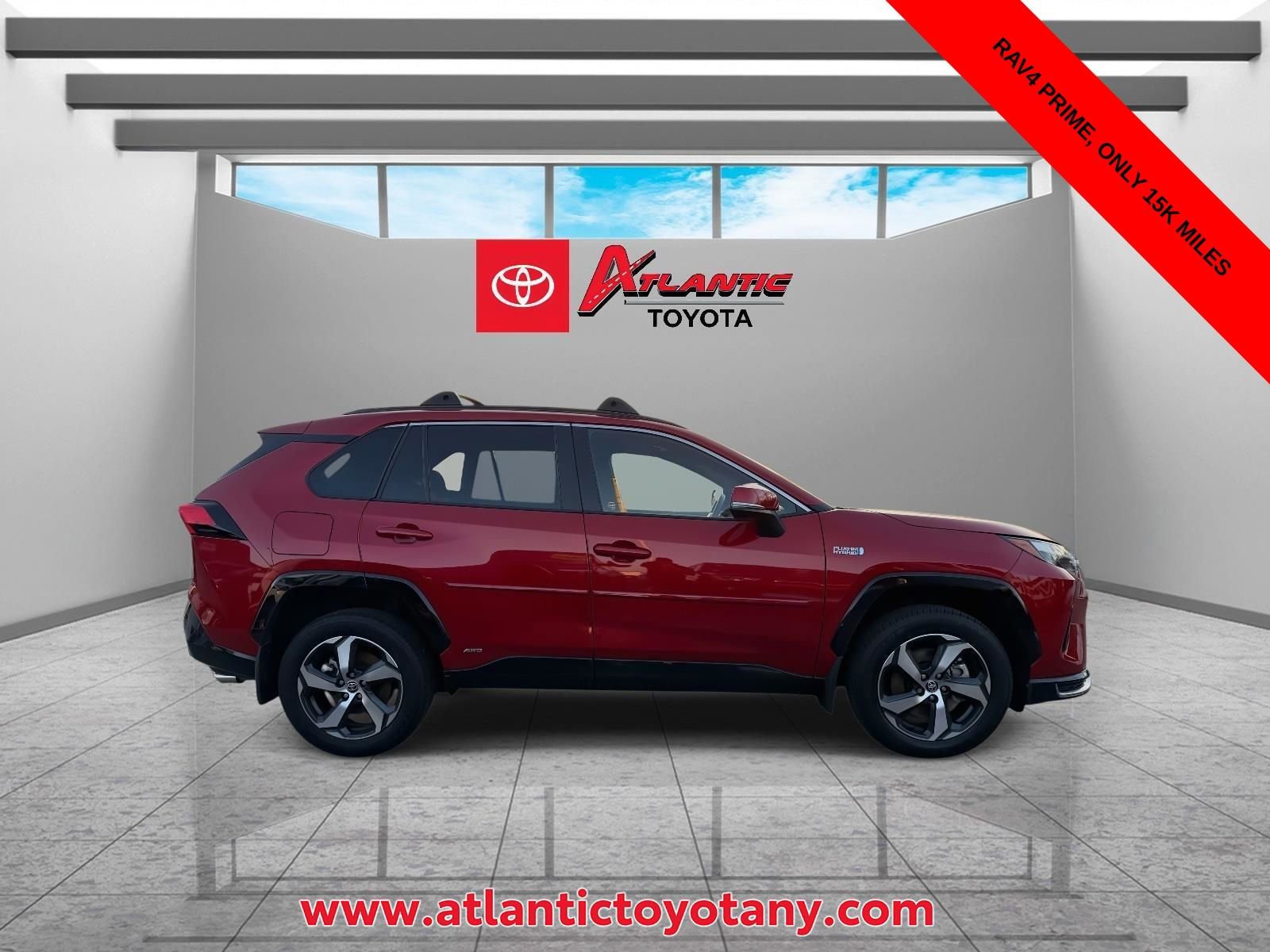 Used 2024 Toyota RAV4 SE w/ Weather & Moonroof Package image 6