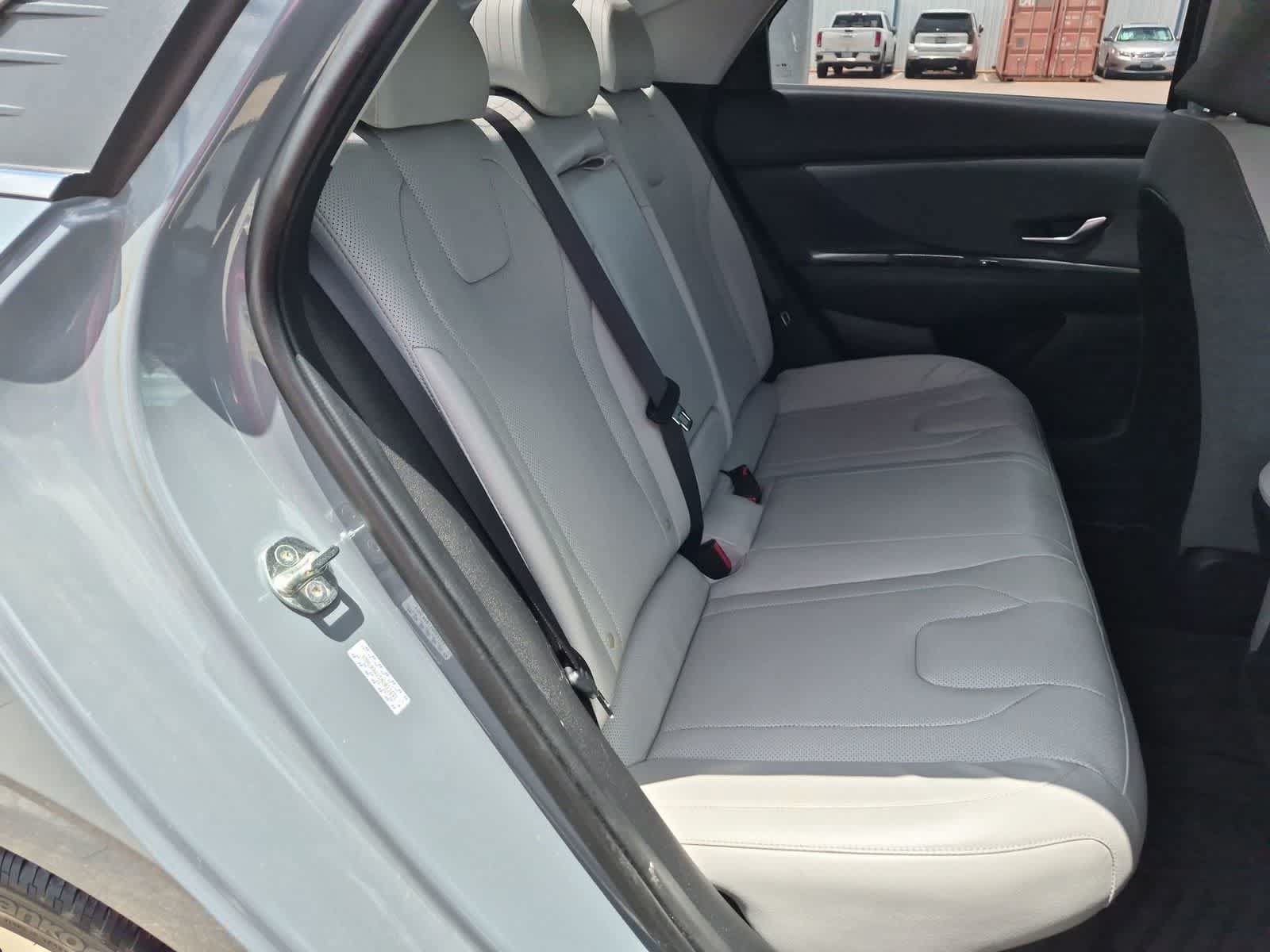 Used 2022 Hyundai Elantra Limited FWD image 27