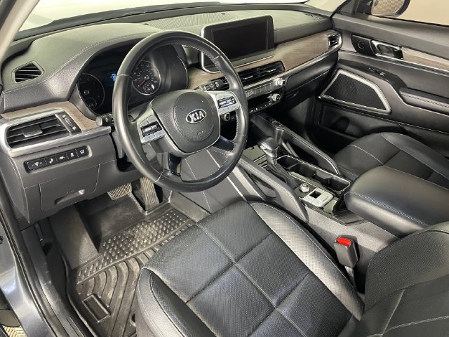 Used 2021 Kia Telluride EX w/ EX Premium Package FWD image 3
