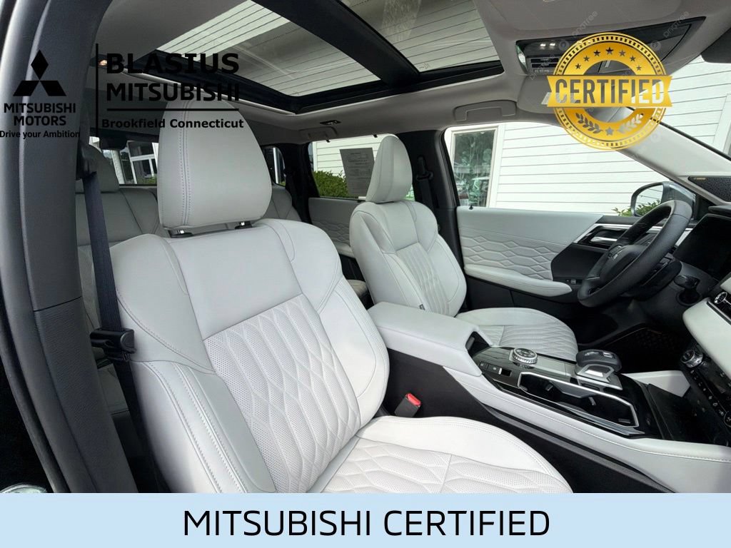 Used 2025 Mitsubishi Outlander AWD image 44
