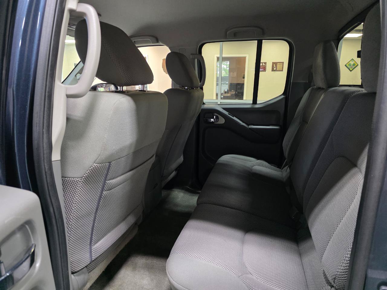 Used 2015 Nissan Frontier SV RWD image 18