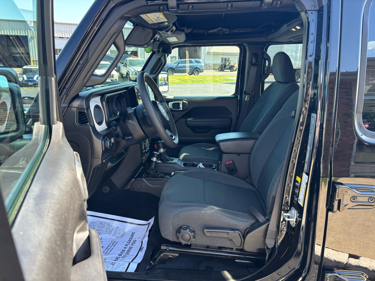 Used 2024 Jeep Wrangler Unlimited AWD/4WD image 9