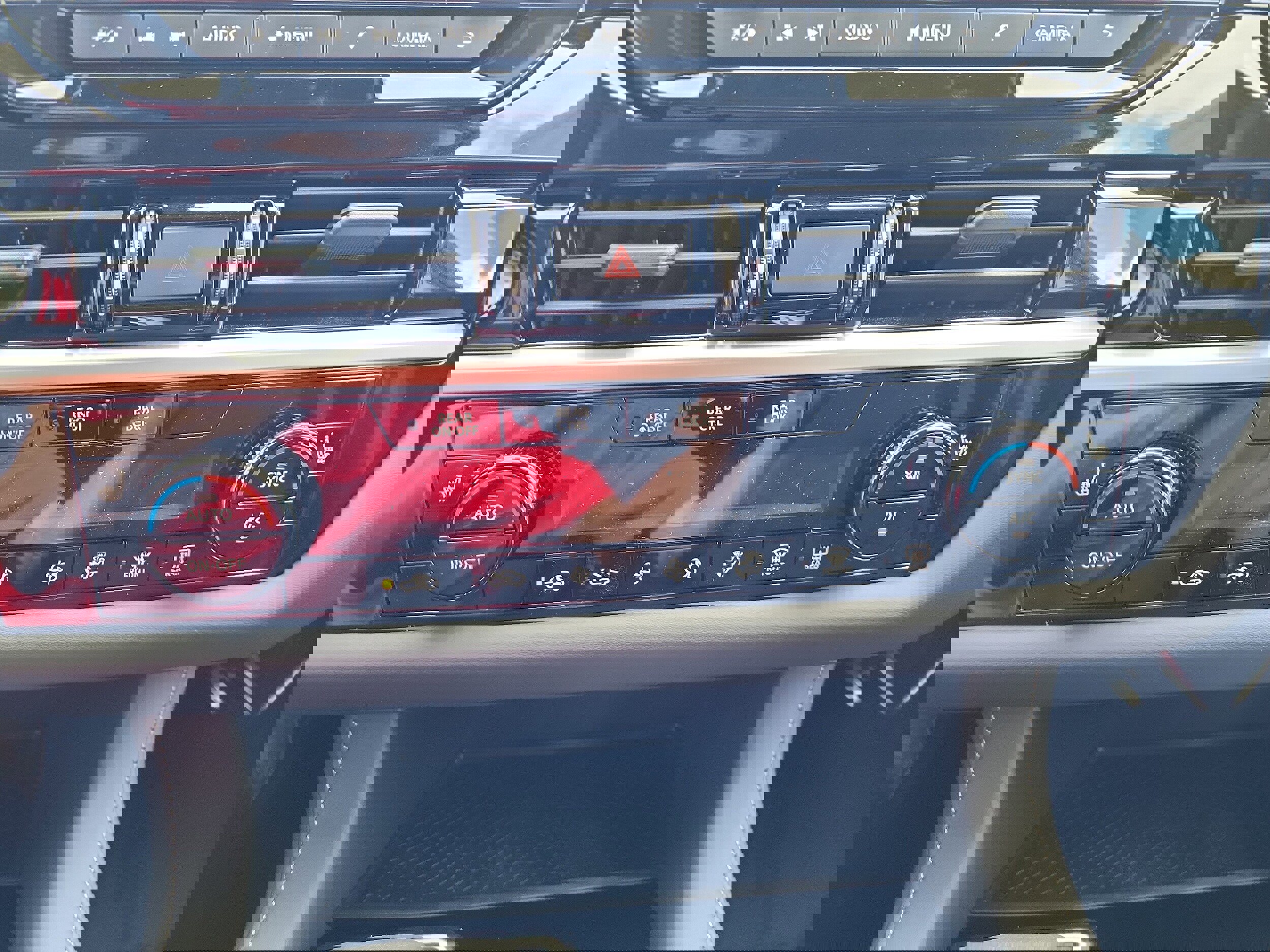 New 2025 Nissan Pathfinder SV w/ Black Appearance Package image 15