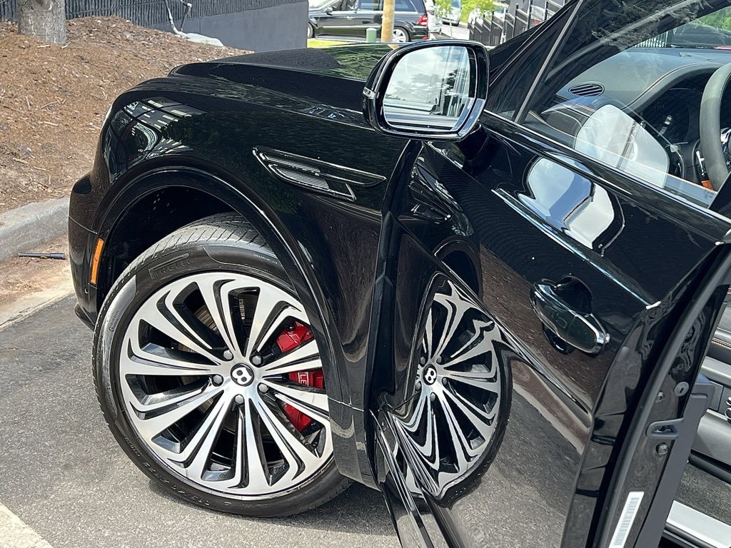 Used 2023 Bentley Bentayga image 22