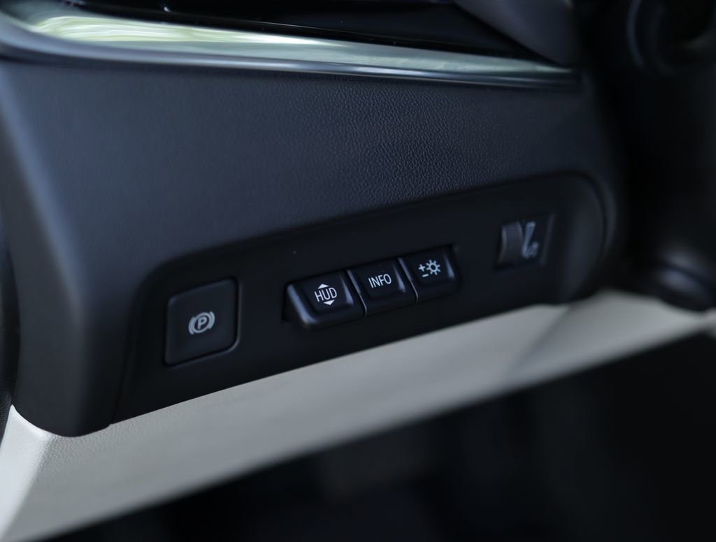 Used 2024 Buick Enclave Avenir w/ Avenir Technology Package FWD image 10