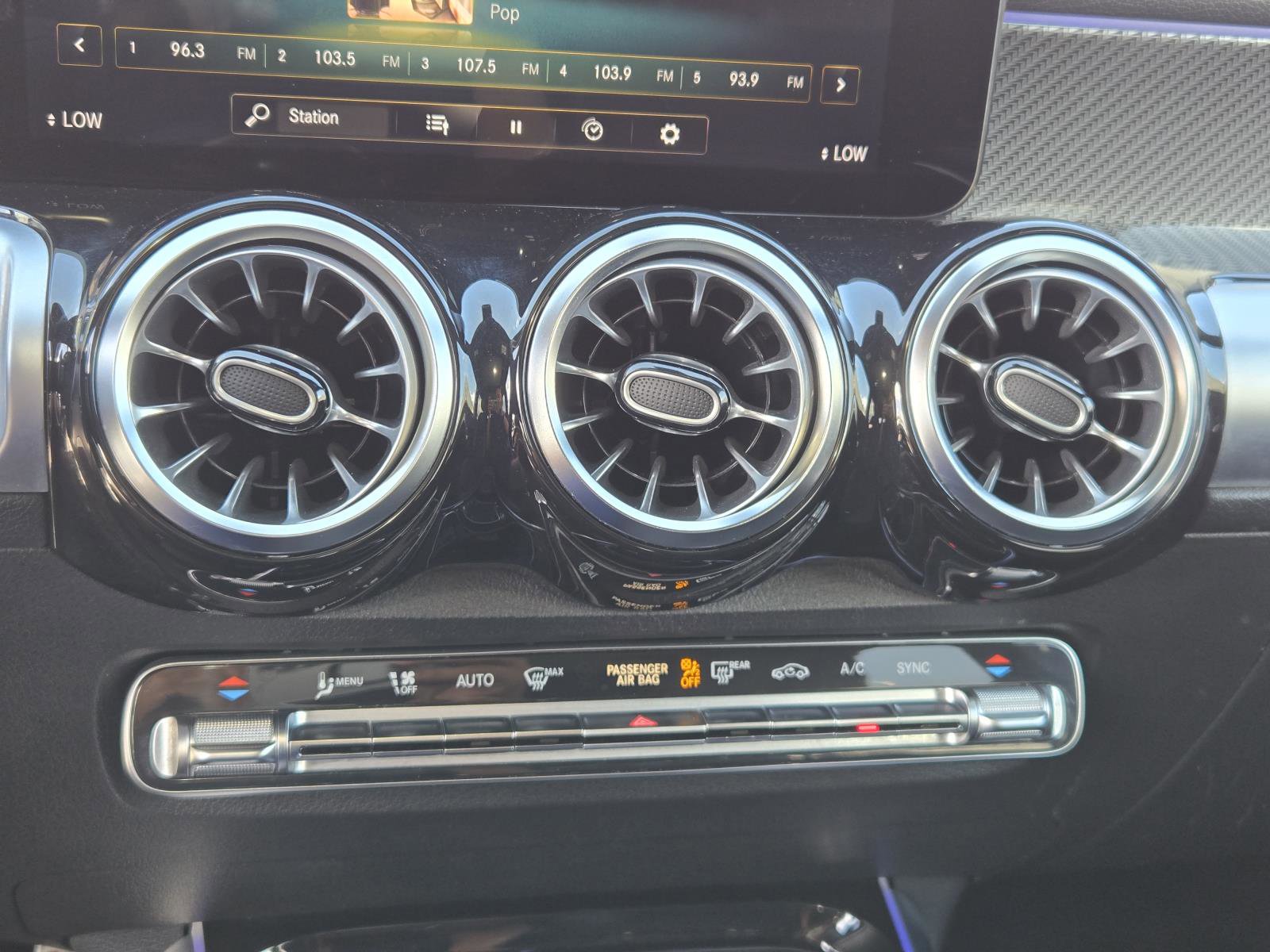 Used 2022 Mercedes-Benz GLB 250 image 10