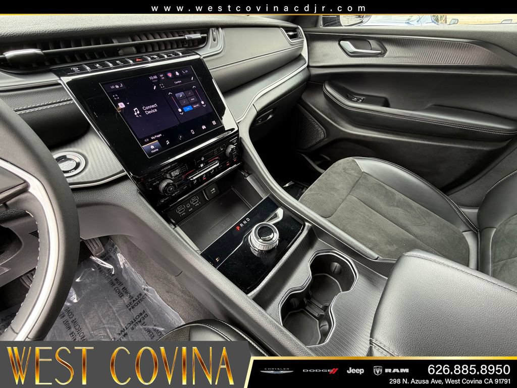 Used 2025 Jeep Grand Cherokee Altitude RWD image 17
