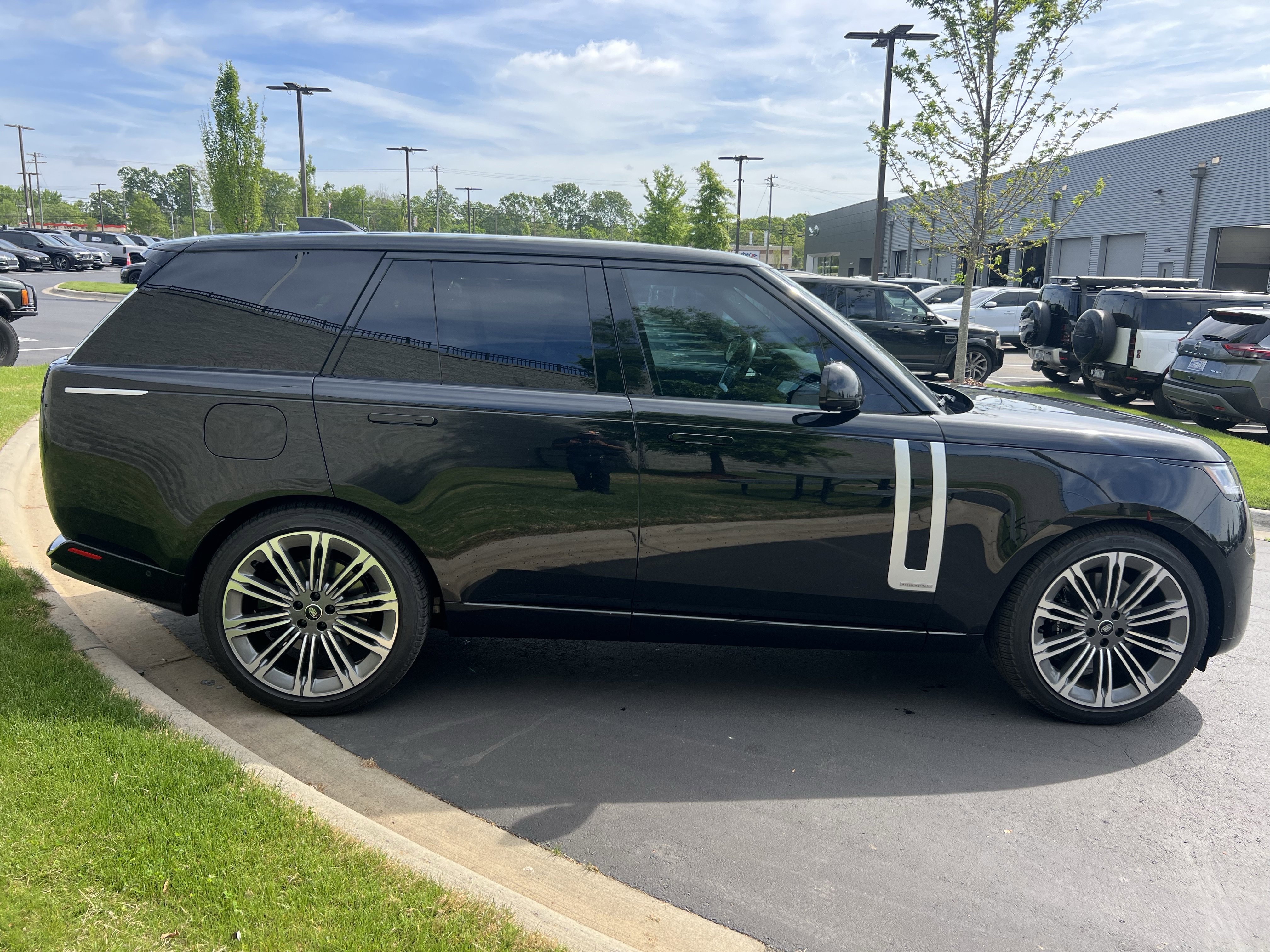 Certified 2024 Land Rover Range Rover Autobiography image 8