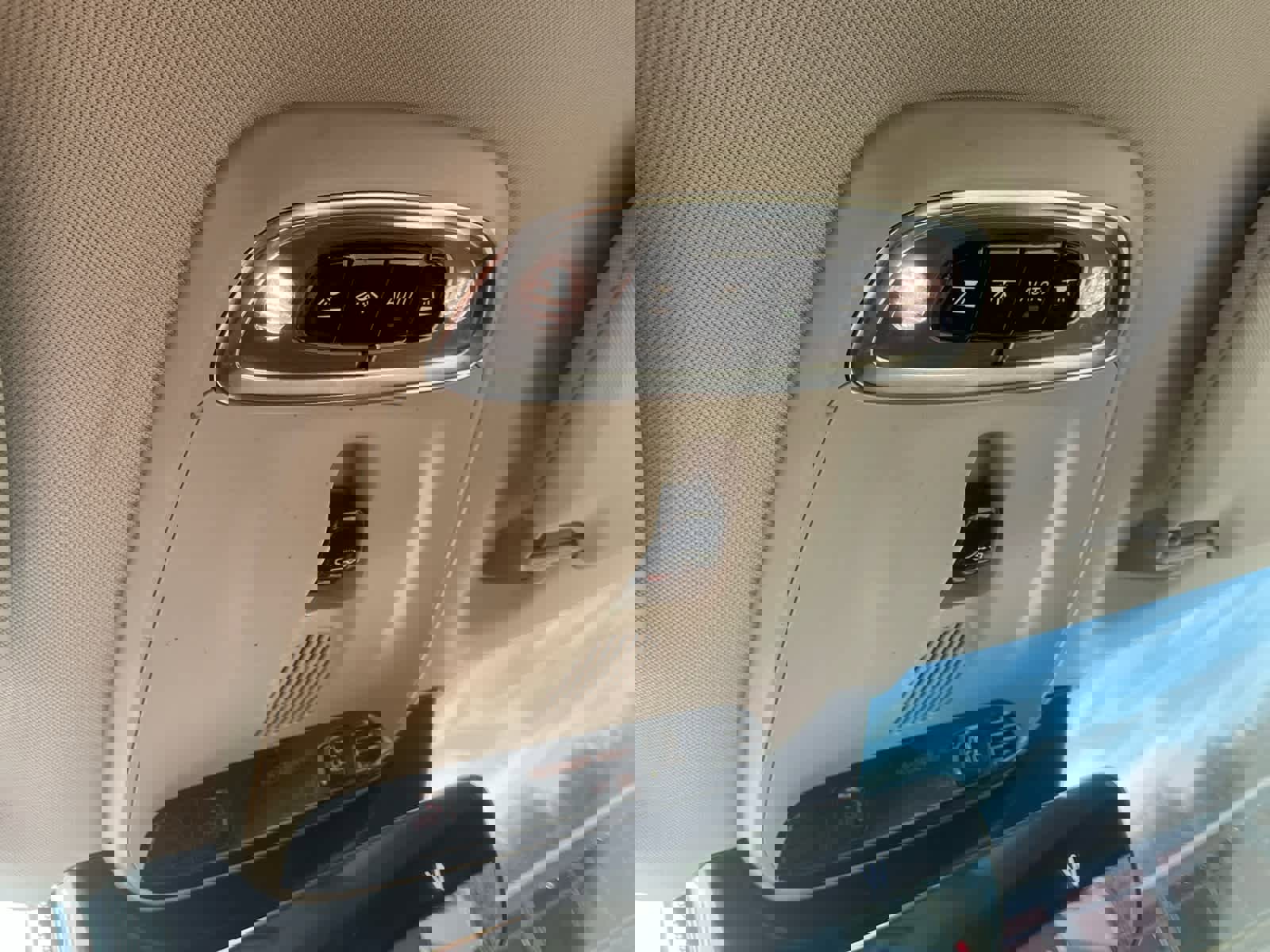 Used 2018 Volvo XC90 T6 Momentum w/ Convenience Package image 25