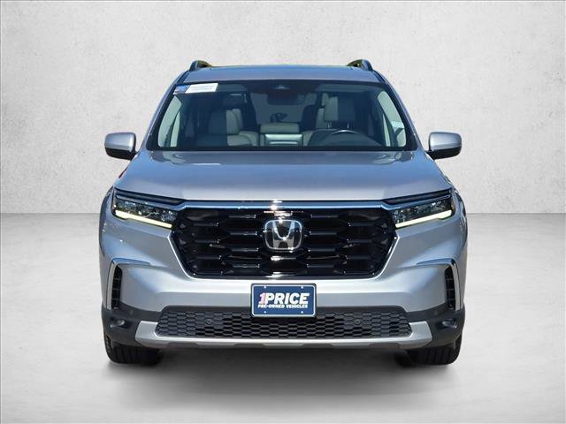Certified 2025 Honda Pilot Touring image 2