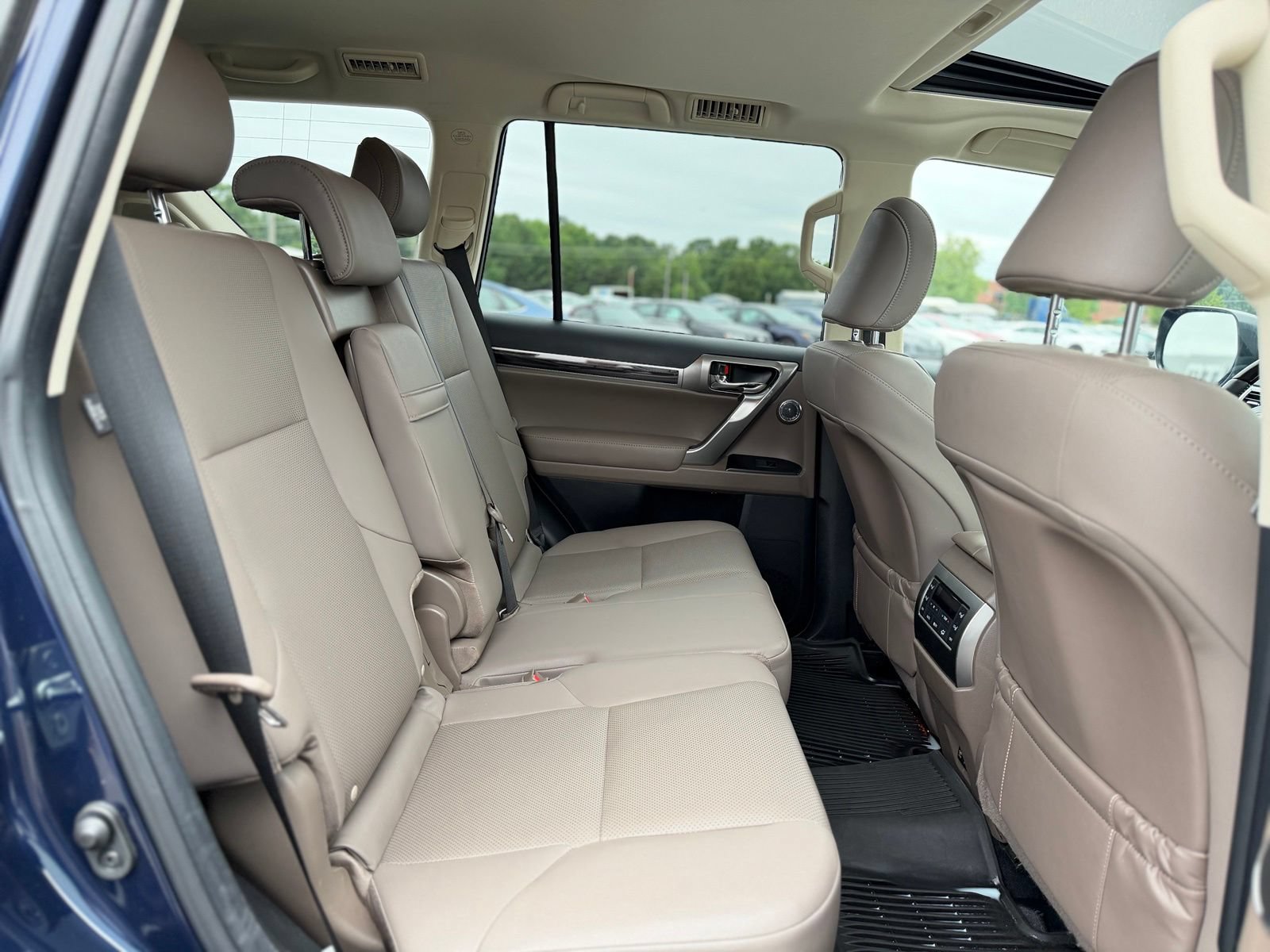 Used 2022 Lexus GX 460 Premium w/ Premium Plus Package AWD/4WD image 28