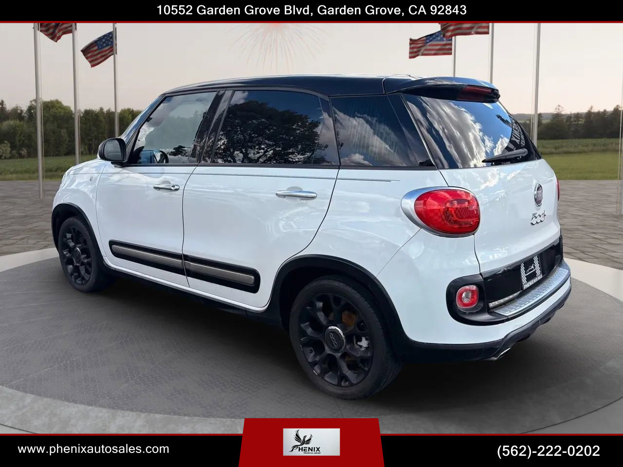 Used 2017 FIAT 500L Trekking w/ Dual-Pane Sunroof Package image 6
