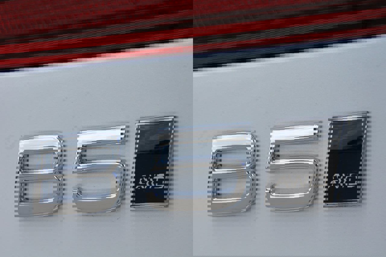 New 2026 Volvo XC60 B5 Ultra w/ Protection Package Premier image 9