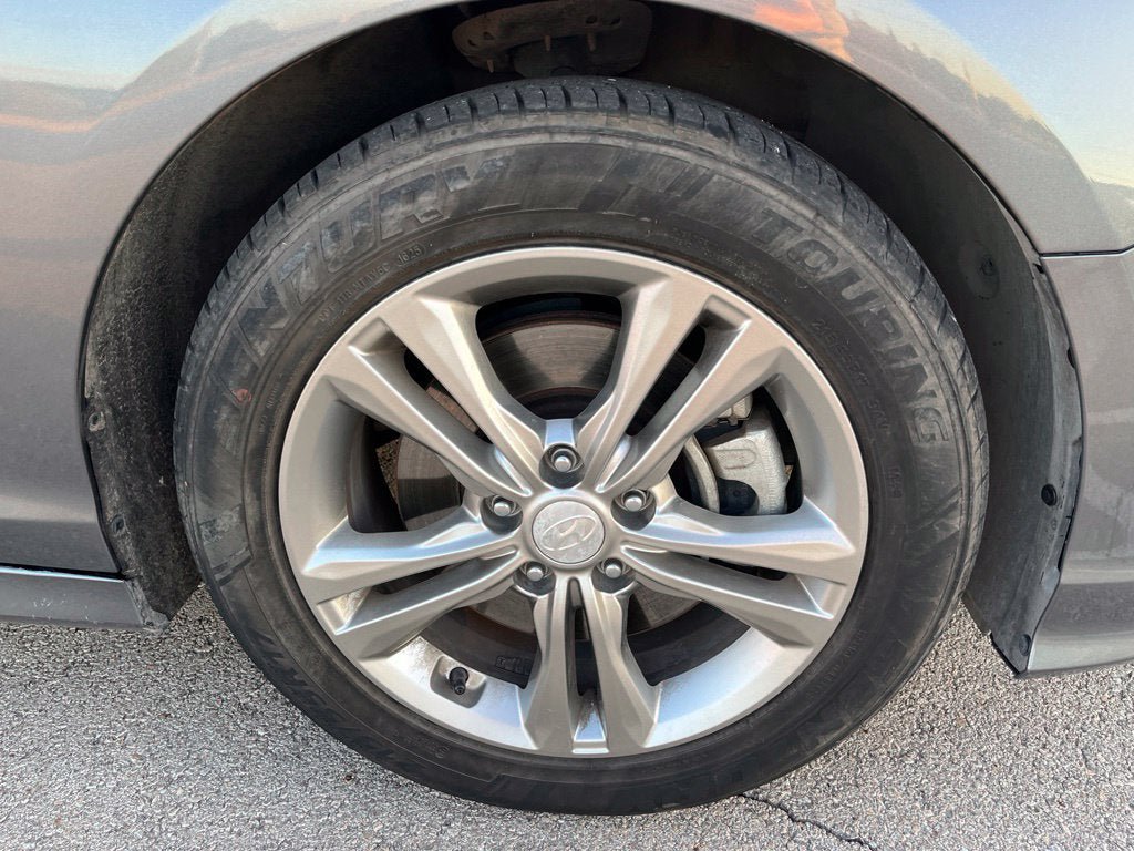 Used 2019 Hyundai Sonata SEL w/ Tech Package 02 FWD image 10
